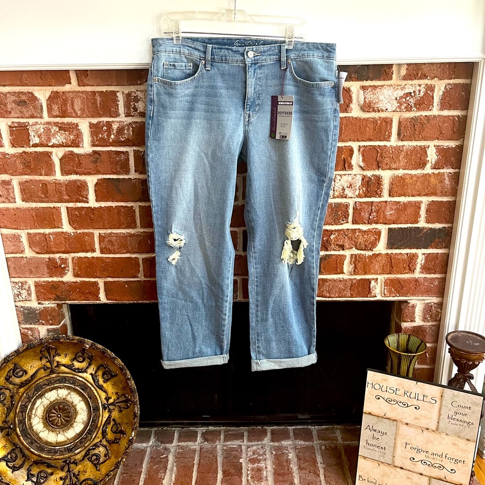 Gloria Vanderbilt Boyfriend Jeans relaxed leg.